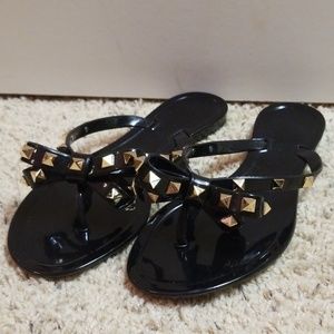 NWT Black Jelly Sandal Gold Studded Detail Size 6